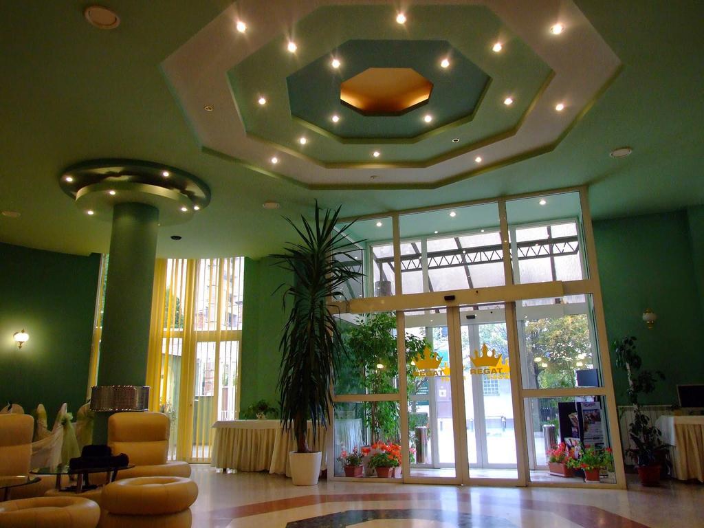 Hotel Regat ピテシュティ エクステリア 写真