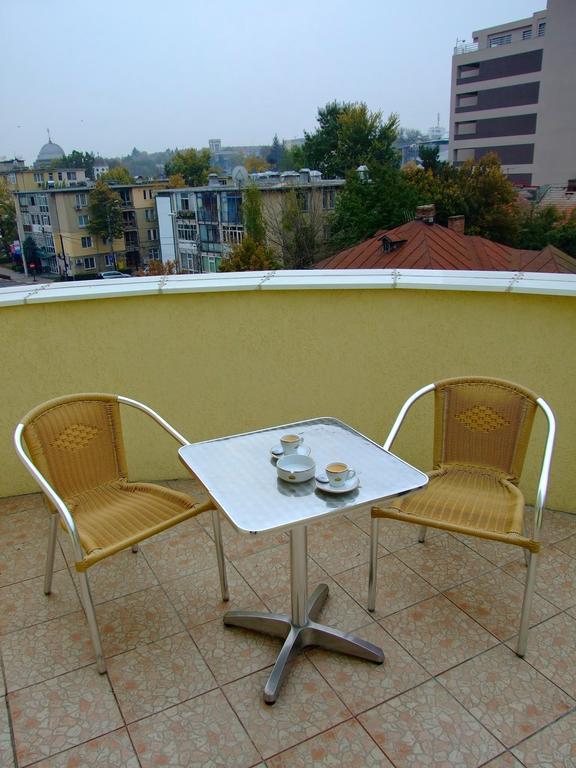 Hotel Regat ピテシュティ エクステリア 写真